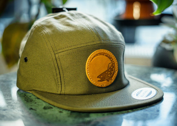 Nokamüts jõeforelliga (5-panel)