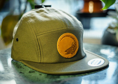 Nokamüts jõeforelliga (5-panel)
