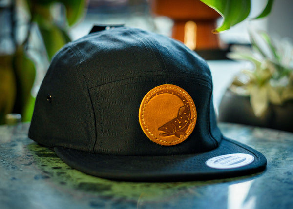 Nokamüts jõeforelliga (5-panel)